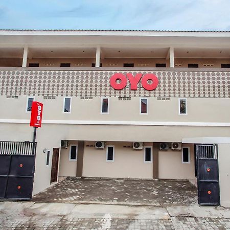 Super Oyo Capital O 134 Lg Residence Surabaya Exteriör bild