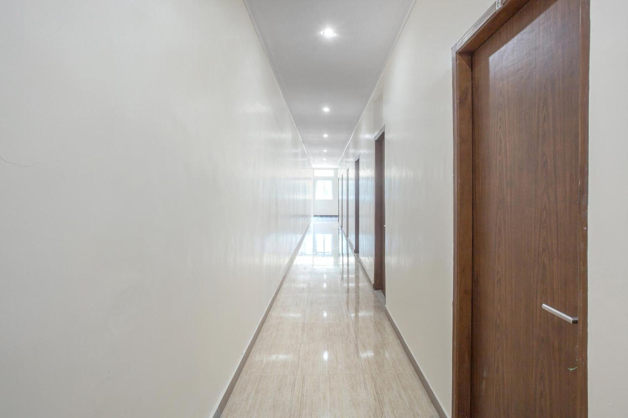 Super Oyo Capital O 134 Lg Residence Surabaya Exteriör bild